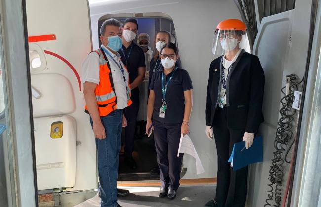 Segundo vuelo humanitario trae de regreso a 155 costarricenses provenientes de México, Belice y Guatemala