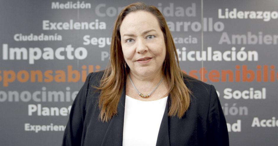 Olga Sauma, Directora Ejecutiva de AED, es reconocida por su liderazgo