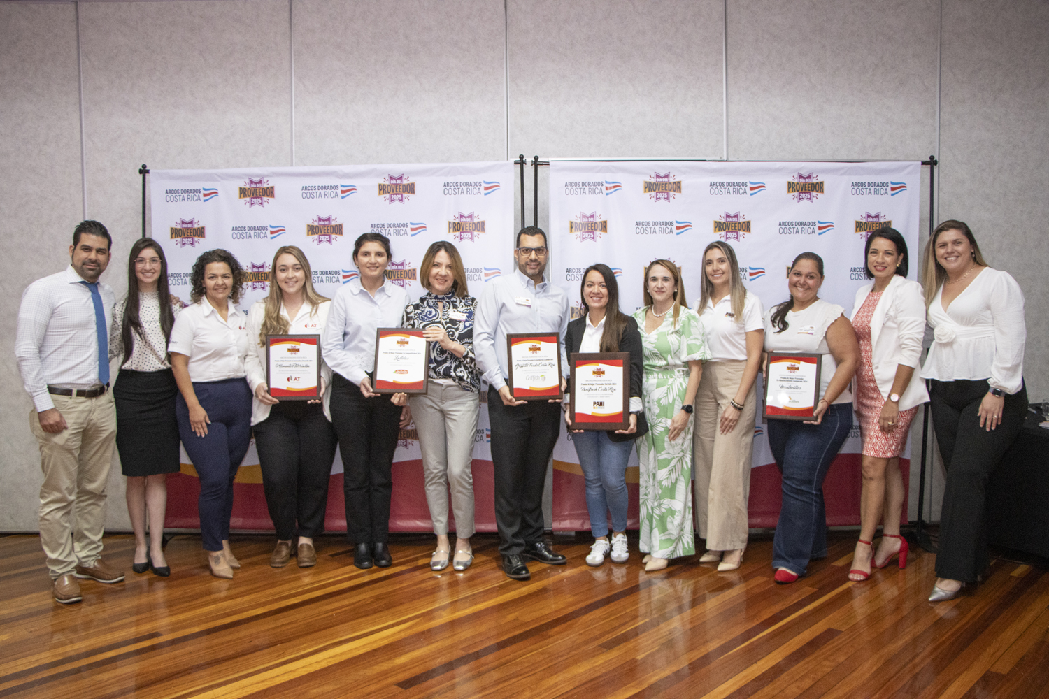 Proveedores ganadores y equipo Arcos Dorados Costa Rica 
