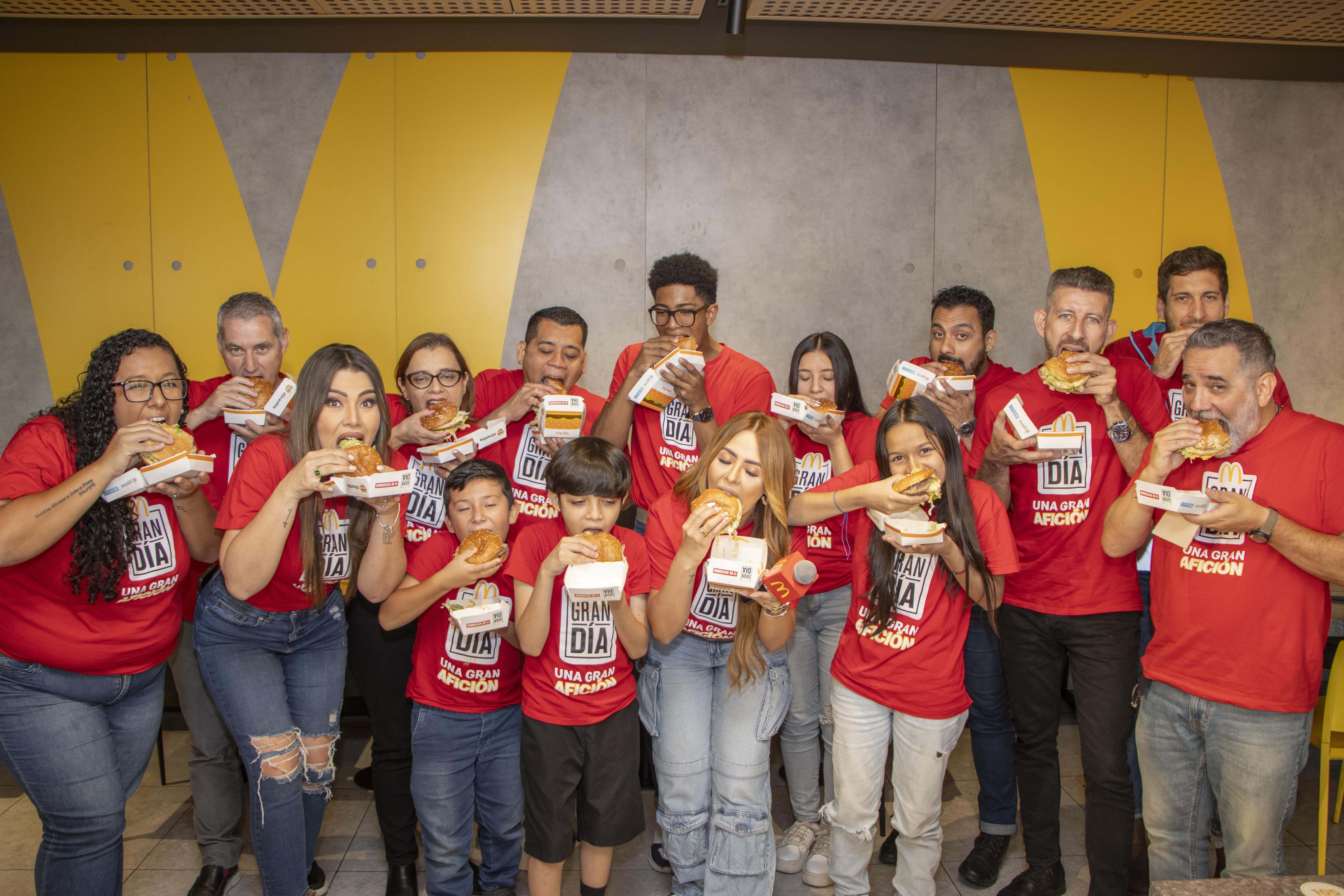 Logo campaña por Arcos Dorados Costa Rica 