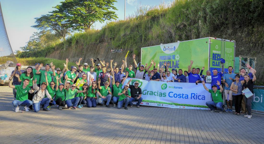 COSTA RICA ESTABLECE UN NUEVO TÍTULO DE GUINNESS WORLD RECORDS™ POR SU EFICIENCIA EN EL RECICLAJE DE BOTELLAS PLÁSTICAS