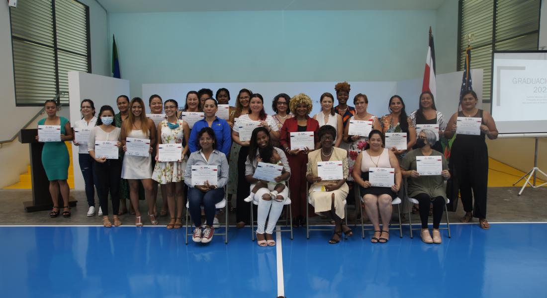 Mujeres emprendedoras finalizan programa de formación en negocios