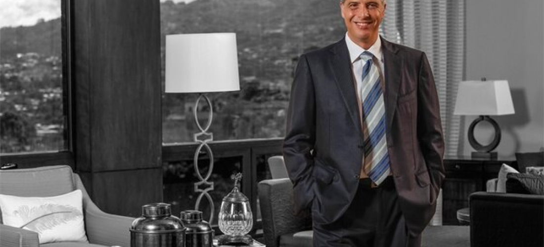 Luis Javier Castro Lachner es galardonado como empresario del año